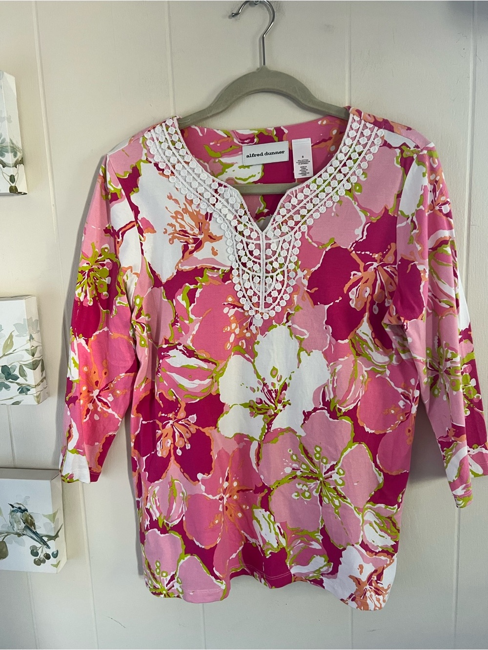 Small Alfred Dunner Pink & White Floral Tunic with Crochet V-Neck